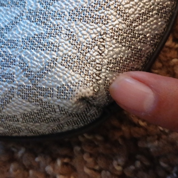 Micheal Kors silver monogram belted hip purse size S/M - Picture 9 of 15